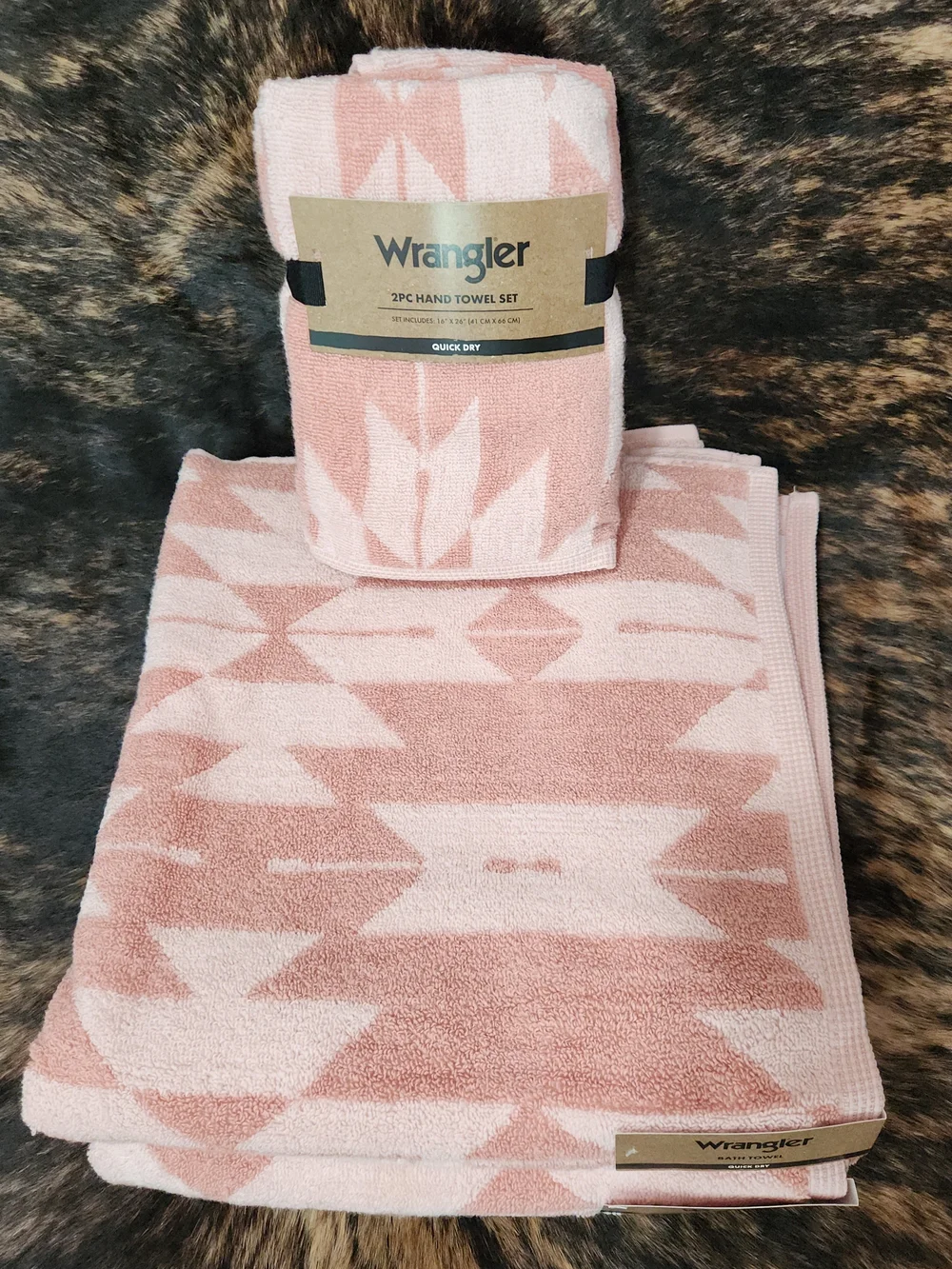 Wrangler Pink Southwest Diamond Aztec Towel Set